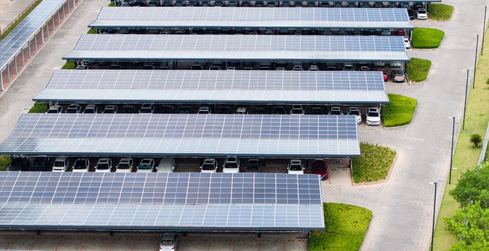 Valorisez vos parkings avec des ombrières solaires sur mesure
